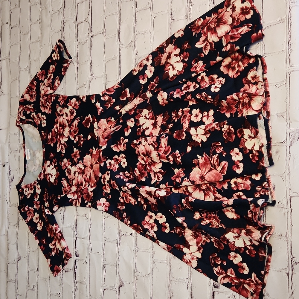 Medium navy floral print half sleeve dress - fits like small
